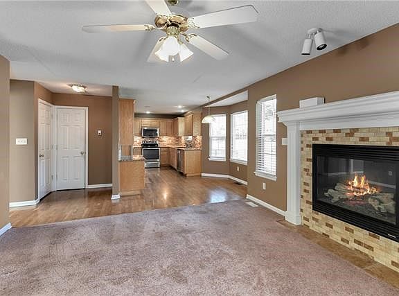 3rd image of 8404 Elm St