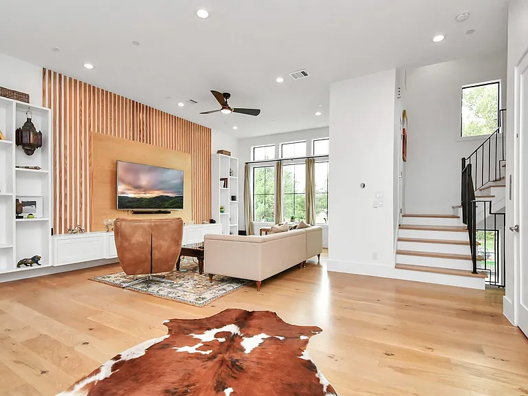 2303 Yupon St — Photo 14