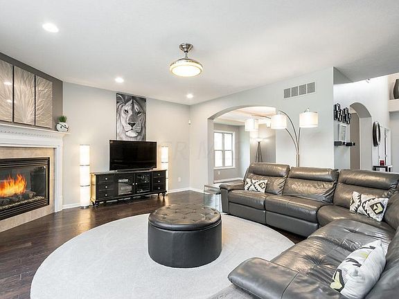 4th image of 937 Suzanne Way