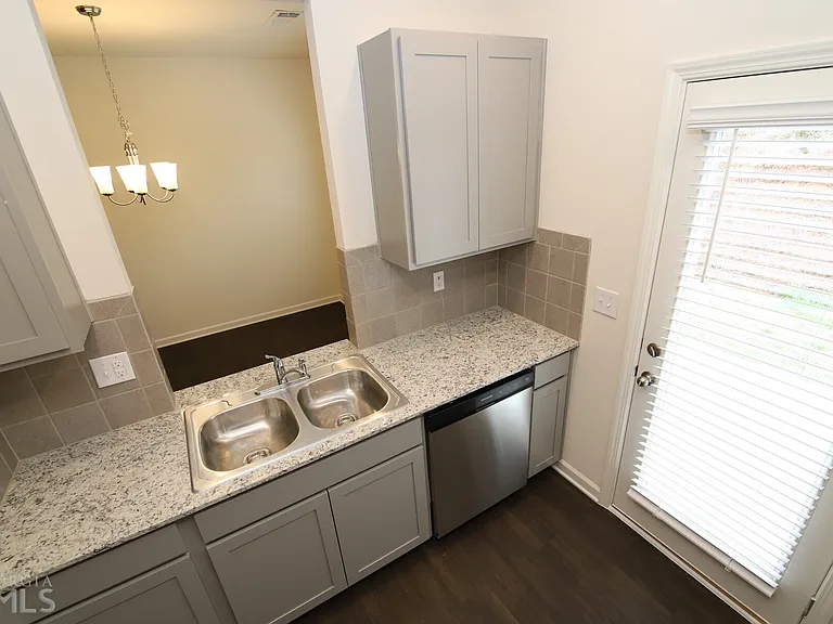 85 Chastain Cir — Photo 6