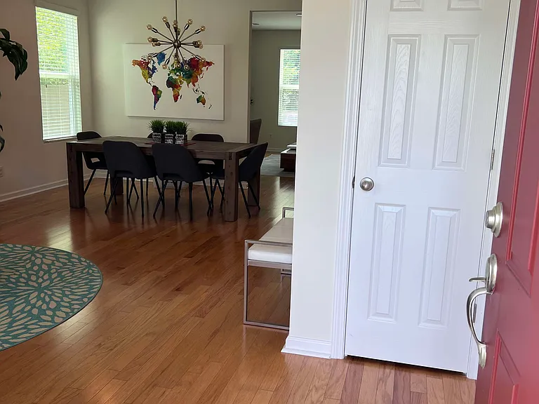 390 Southwilde Way — Photo 3