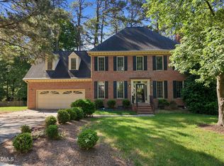 305 Parkknoll Ln, Cary, NC 27519