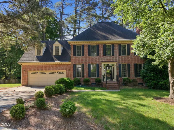 305 Parkknoll Ln, Cary, NC 27519