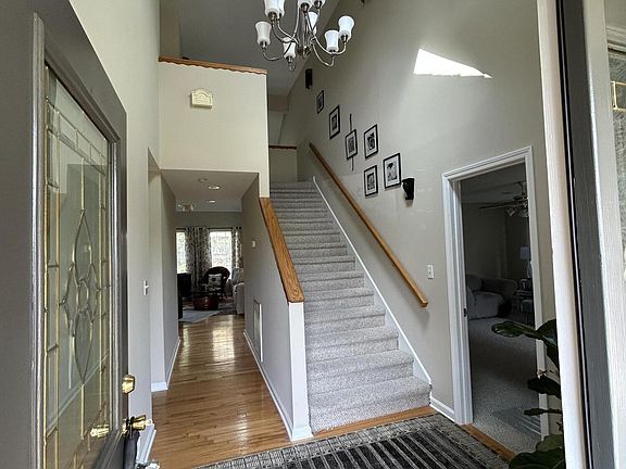 3rd image of 564 Hallmark Ln