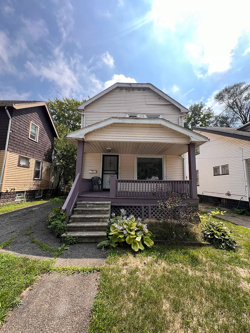 10702 Dove Ave photo 1