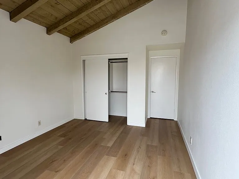 1505 E Balboa Blvd #B — Photo 11