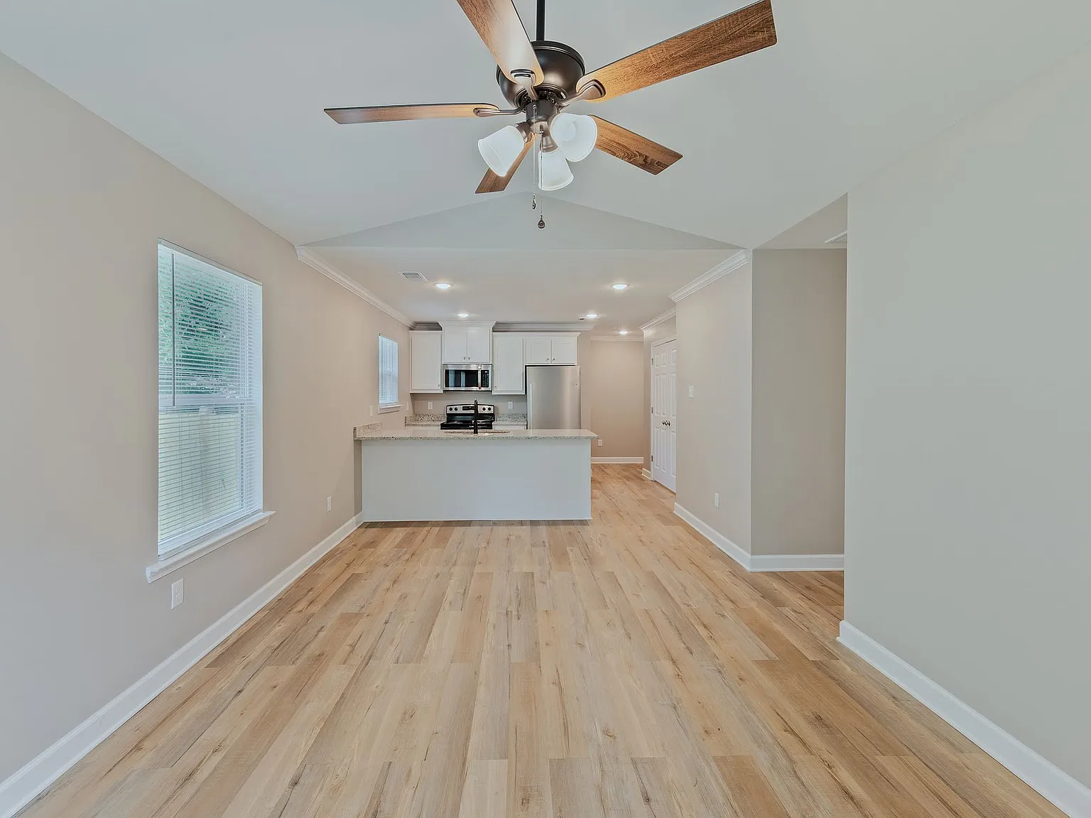 1621 S Booker St — Photo 3