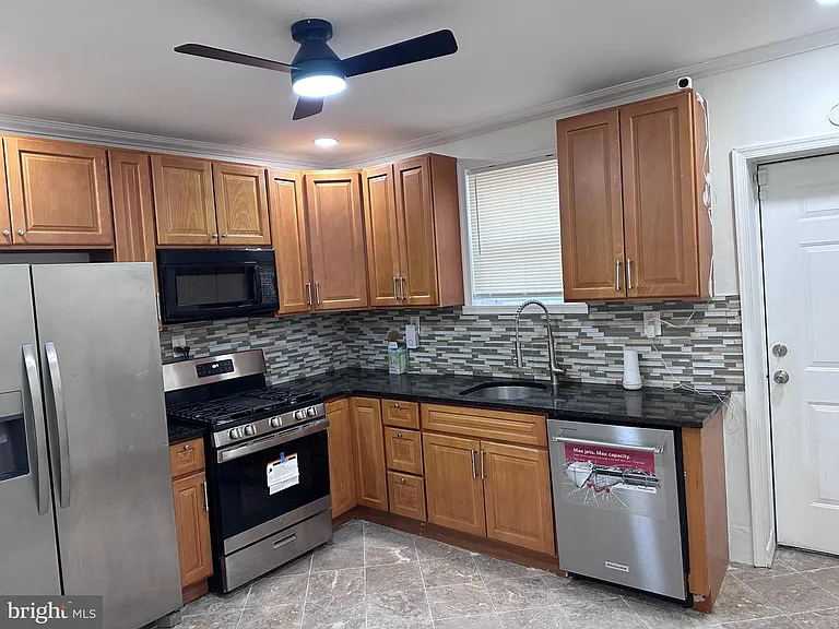1338 S Hicks St — Photo 16