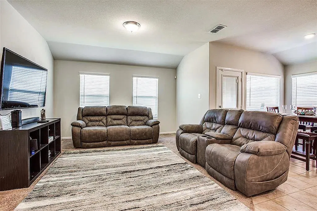 6917 Freeboard Way — Photo 4