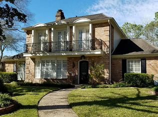 910 Teague Cir, Sugar Land, TX 77478