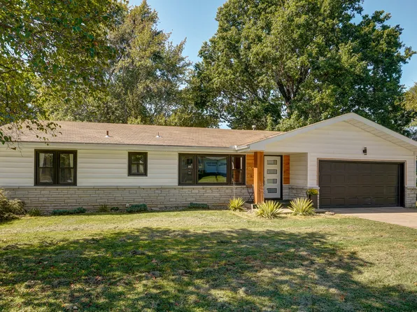 1827 S Thelma Avenue, Springfield, MO 65807