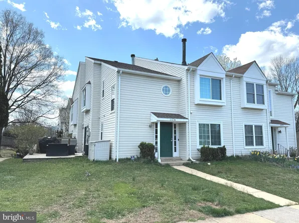 6103 Hoskins Hollow Cir #B, Centreville, VA 20121