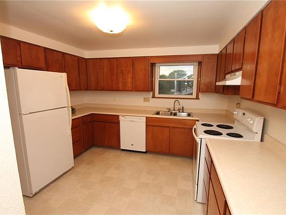 5th image of 25 Franconia Dr