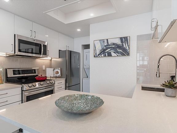 5th image of 201 Harrison St APT 713