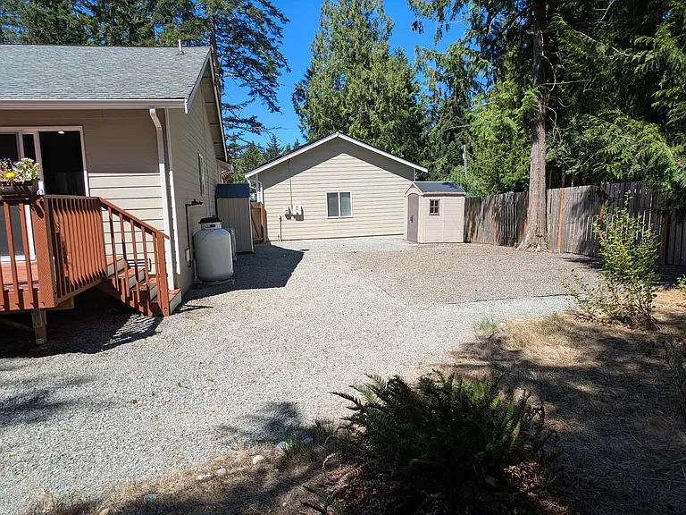 1025 Loganberry Ln — Photo 18