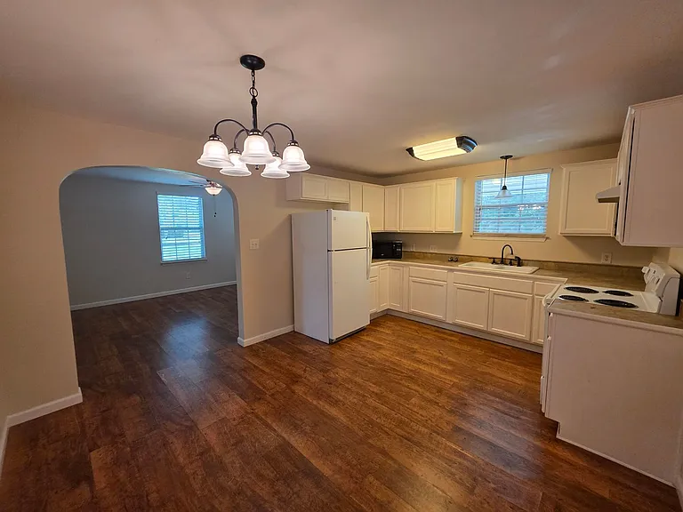 5142 Regalo Dr — Photo 10