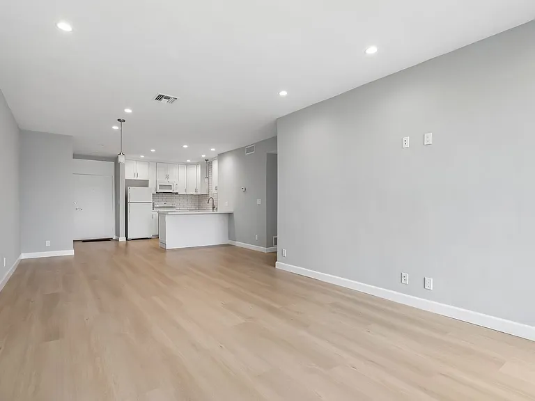 116 N Wetherly Dr — Photo 19