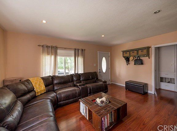 4th image of 2053 Phillippi St