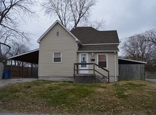 802 N Maple St, Christopher, IL 62822