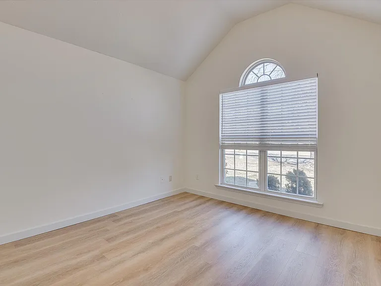 909 Watsonia Dr — Photo 24
