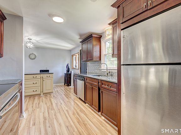 4th image of 236 Ridgewood Road