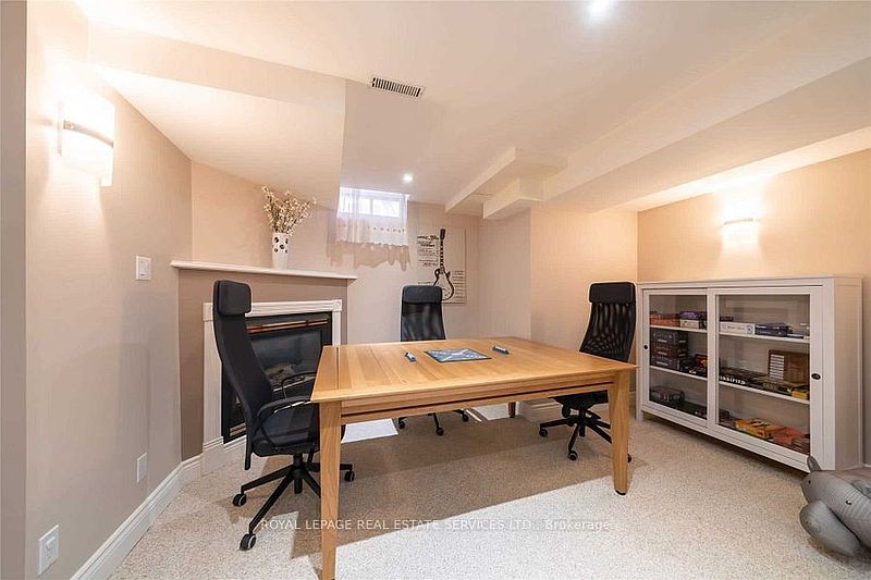 Oakville Townhouse for rent - 4 Bedrooms — photo 24