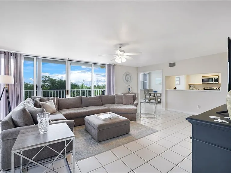 5550 Heron Point Dr #304 — Photo 2