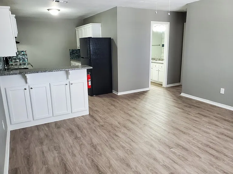 504 W Franklin St #ALVORD — Photo 5