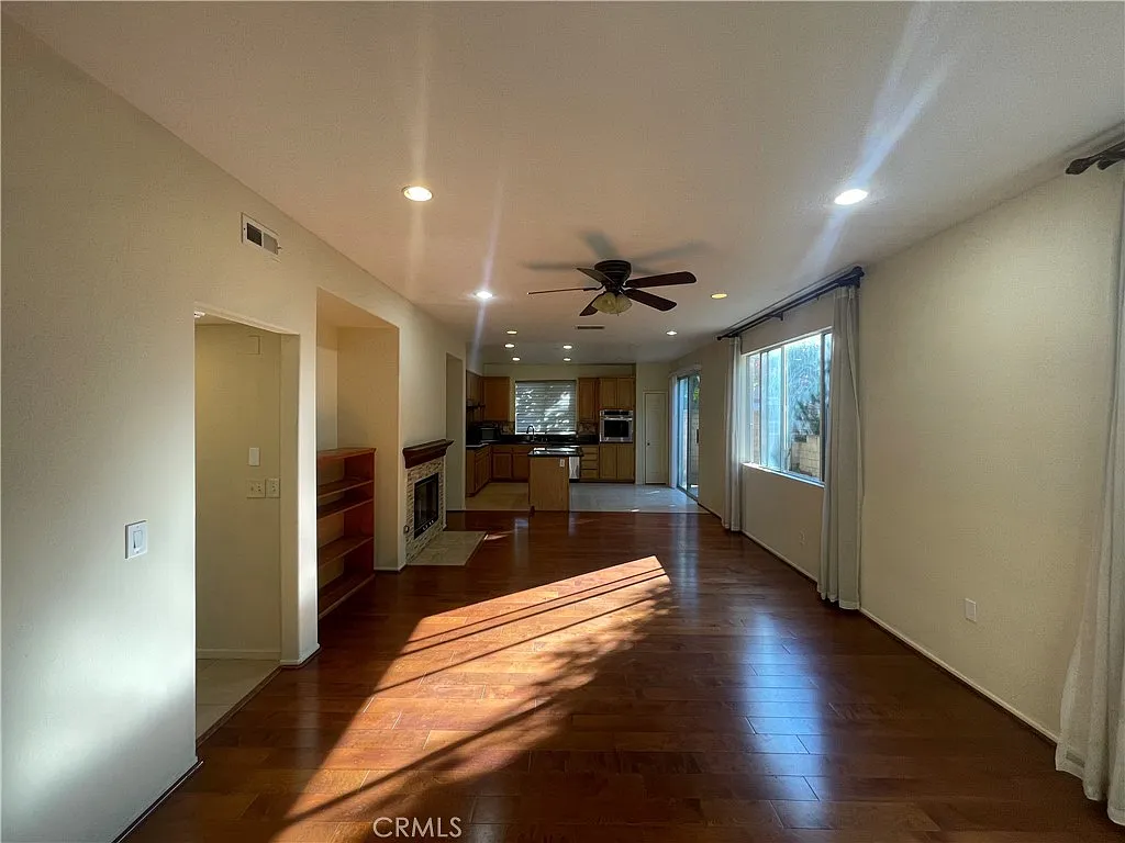 4 bed, 2530 sqft, $3,900 — Photo 3