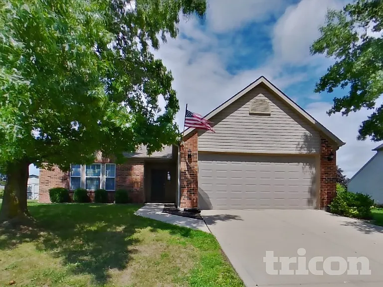 477 Yorktown Ln — Photo 1