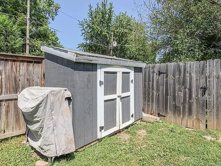 818 Parkway Ave — Photo 41