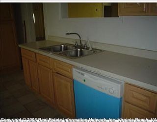 3rd image of 725 Broad St