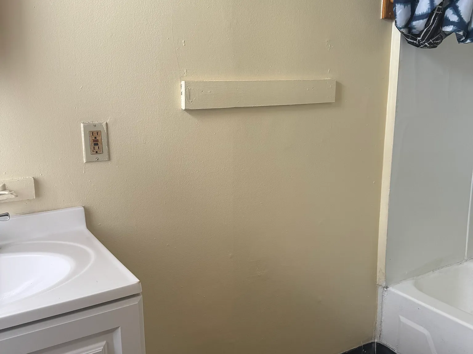 2 bed, 1.0 bath, 700 sqft, $1,200 — Photo 3
