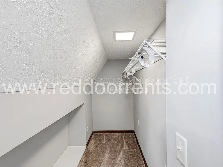 412 N Merrill St — Photo 23