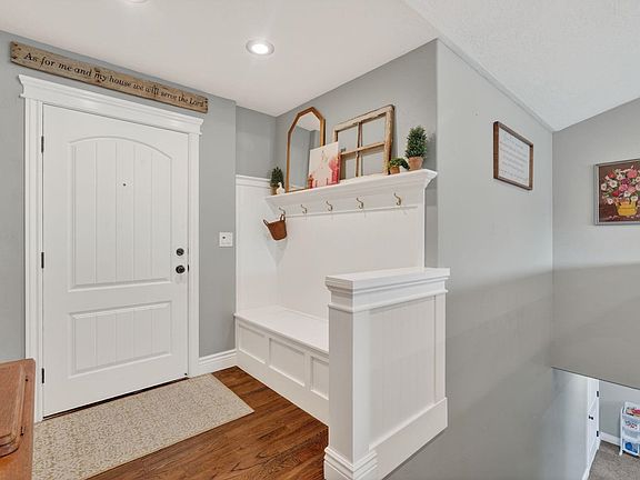 2nd image of 4879 Suzanne Ct