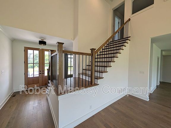 3rd image of 6205 Brentwood Dr