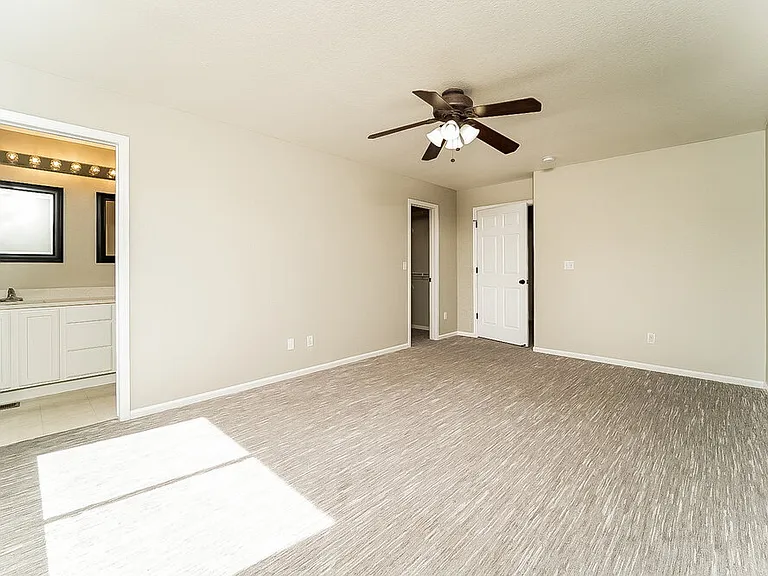 4483 Lyndenwood Point — Photo 11