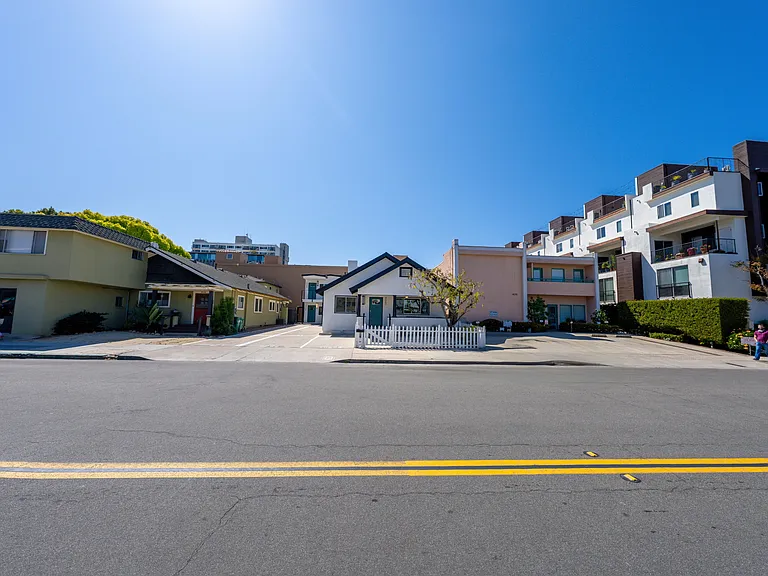 4062 Goldfinch St — Photo 35
