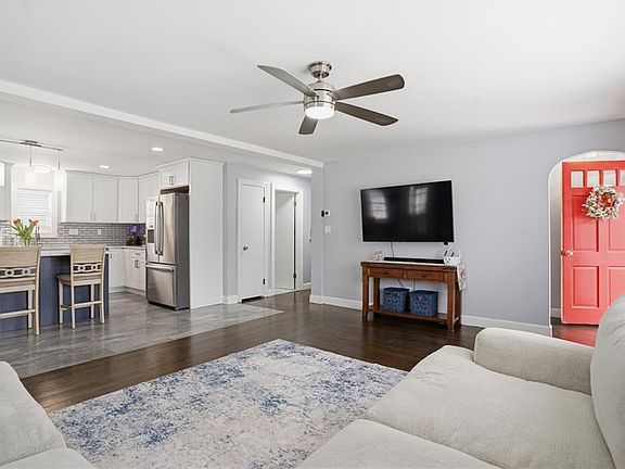 3rd image of 5 State St