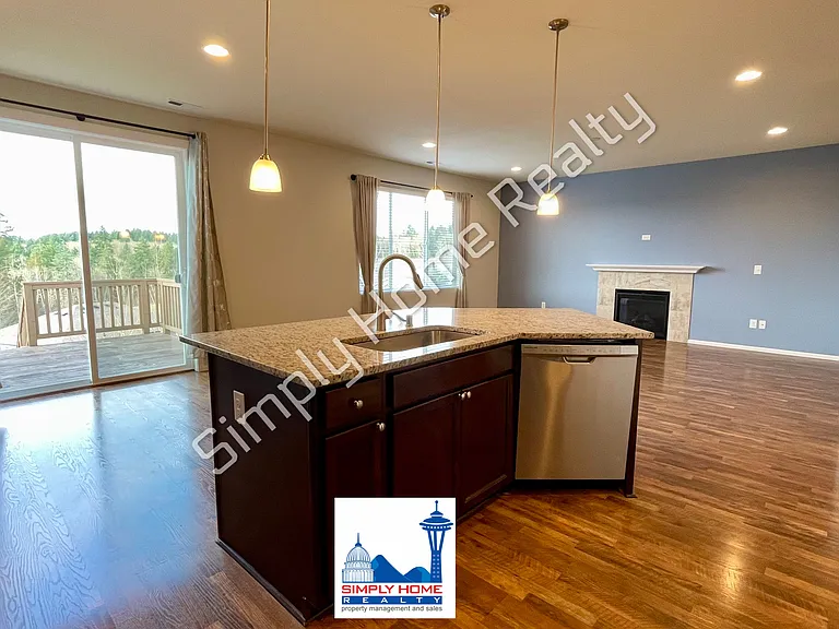 2420 Burlwood St NE — Photo 9