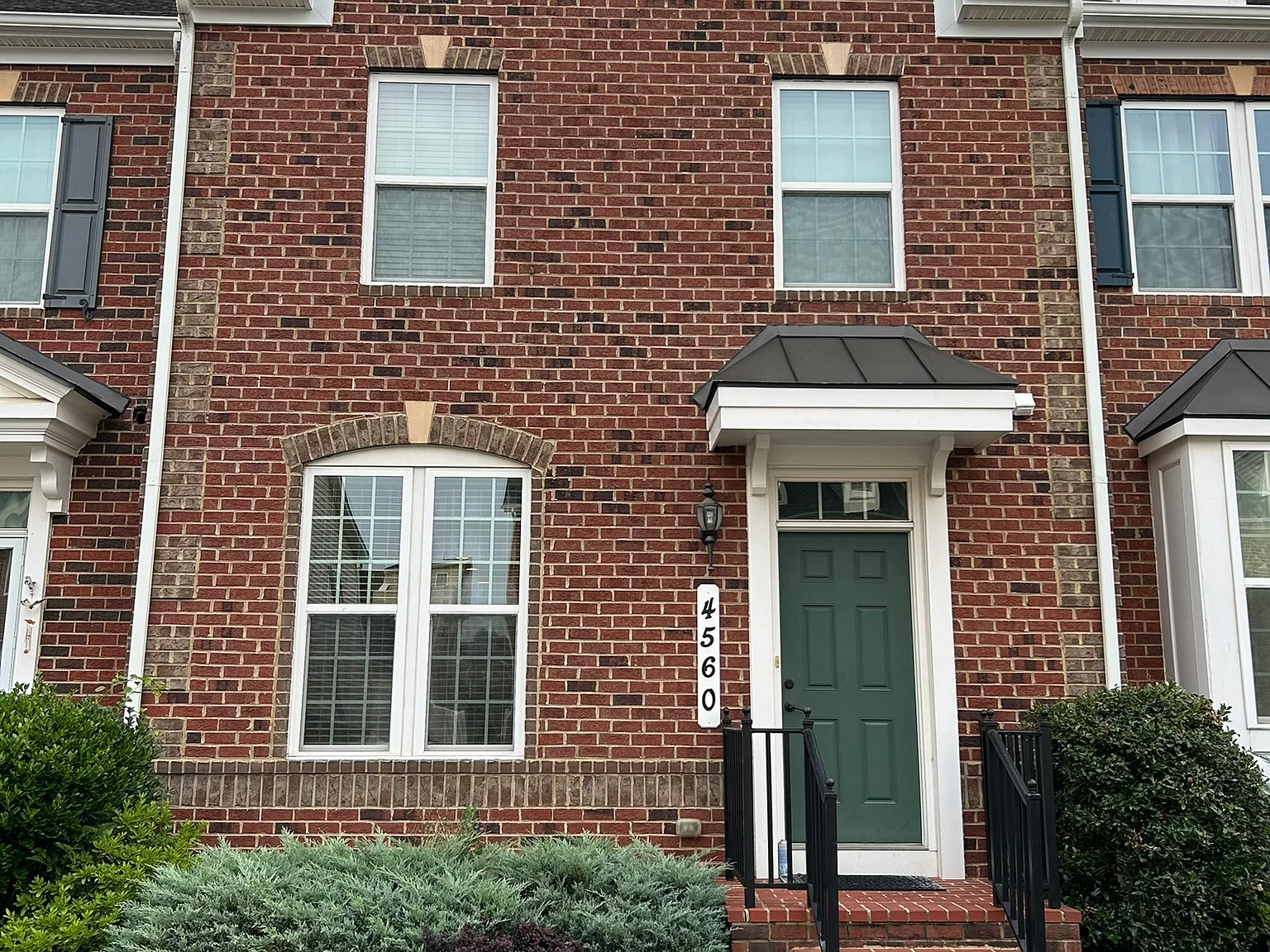 4 bed, 3.5 bath, 2450 sqft, $2,800 — Photo 4