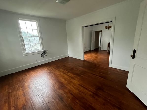 305 N Jefferson St NE #4