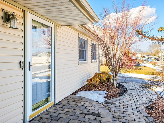 4th image of 193 Glen Summer Road