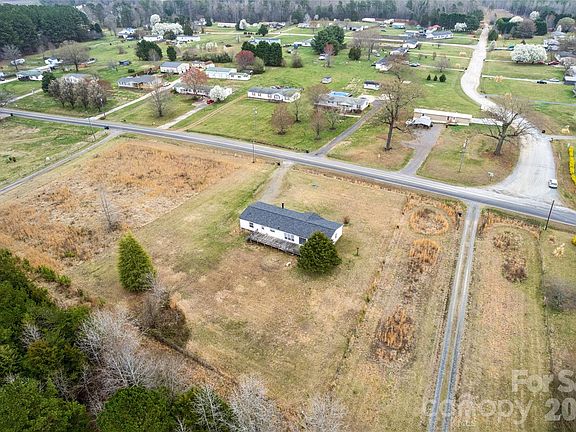 5th image of 2542 Lower Stone Church Rd