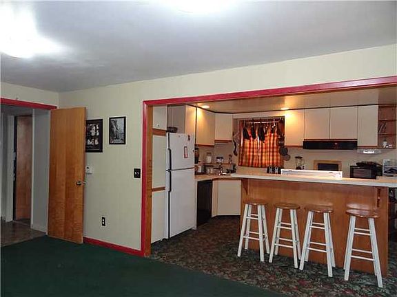 5th image of 995 Mayflower Dr