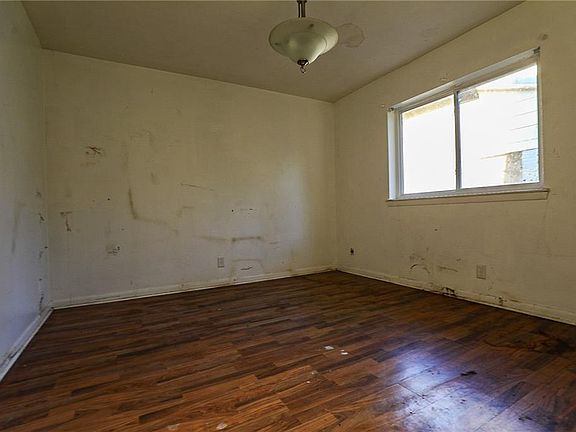 5th image of 13018 Deauville Ct