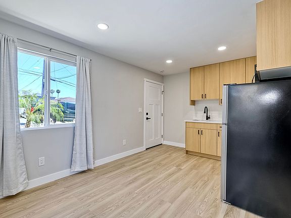 5th image of 4546 60th St #9