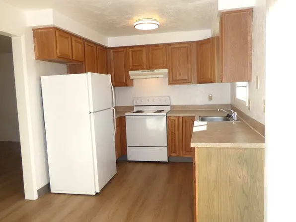 The Court at Hawthorne, 721-759 Hawthorne Ave NE #737, Salem, OR 97301