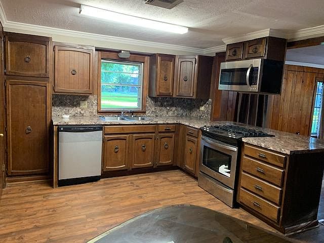 Kitchen/ dining