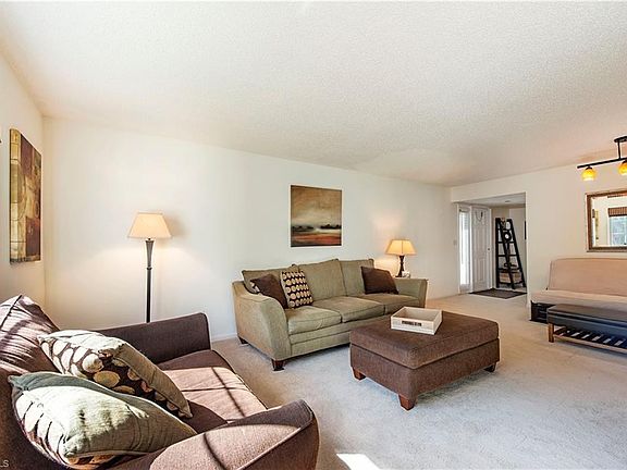 3rd image of 214 Bobolink Way #214B